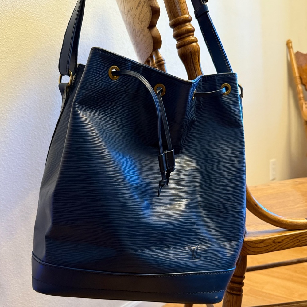 Louis Vuitton Blue Epi Noe GM